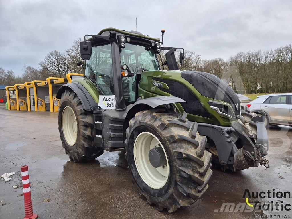 Valtra T235 Трактора
