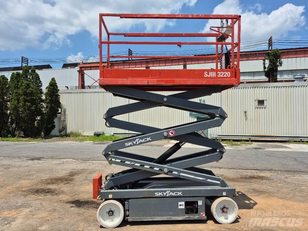 SkyJack SJ 3220 Ножничные подъемники