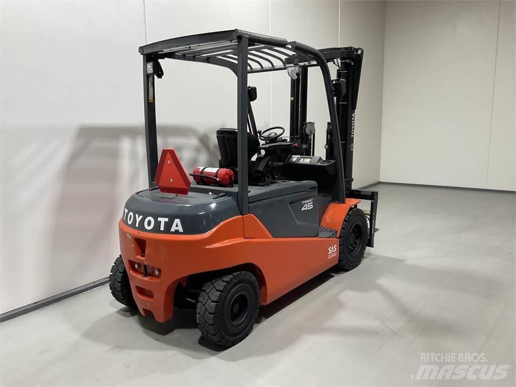 Toyota 8FBMT45 Электропогрузчики