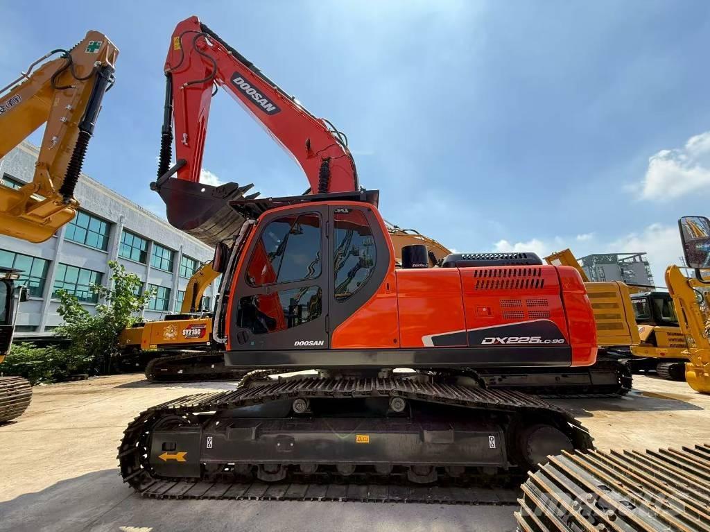 Doosan DX 225 Гусеничные экскаваторы