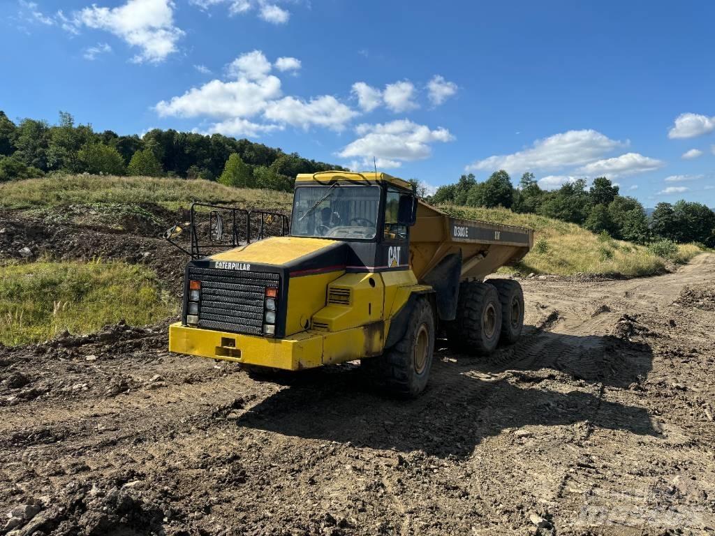 CAT D 300 E Шарнирно-сочленённые самосвалы