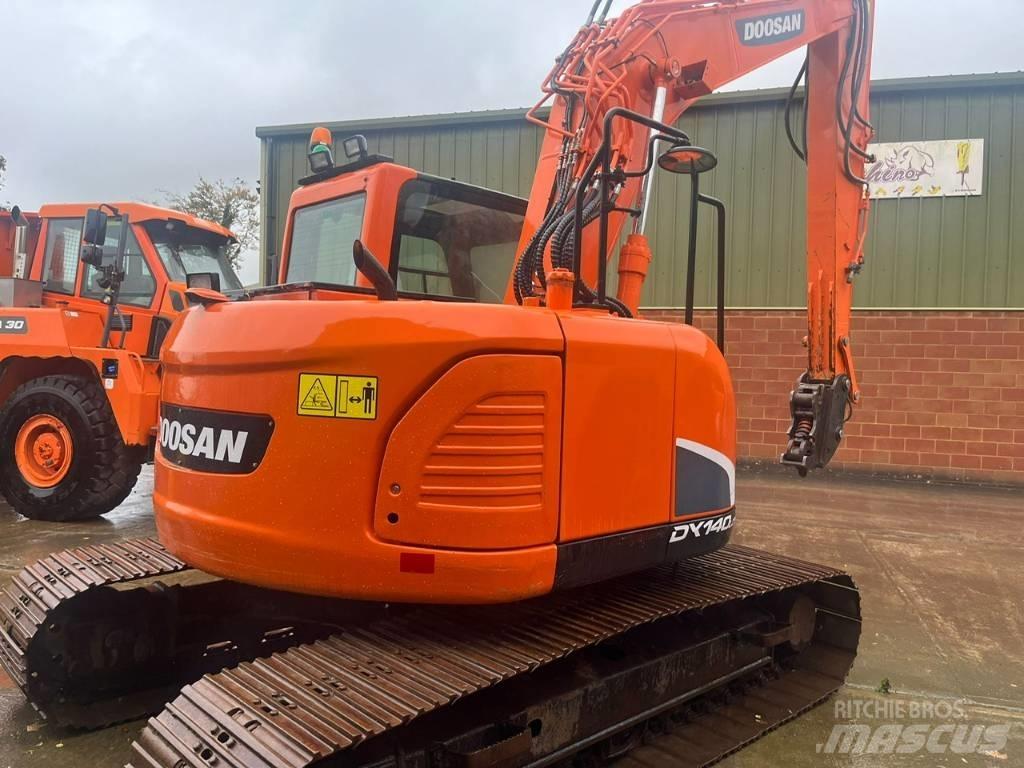  2015 DX140LCR-3 Гусеничные экскаваторы