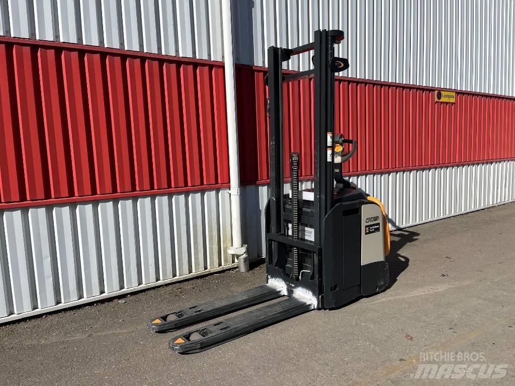 Crown ETi40001,2 Ручные штабелёры с электроподъёмом