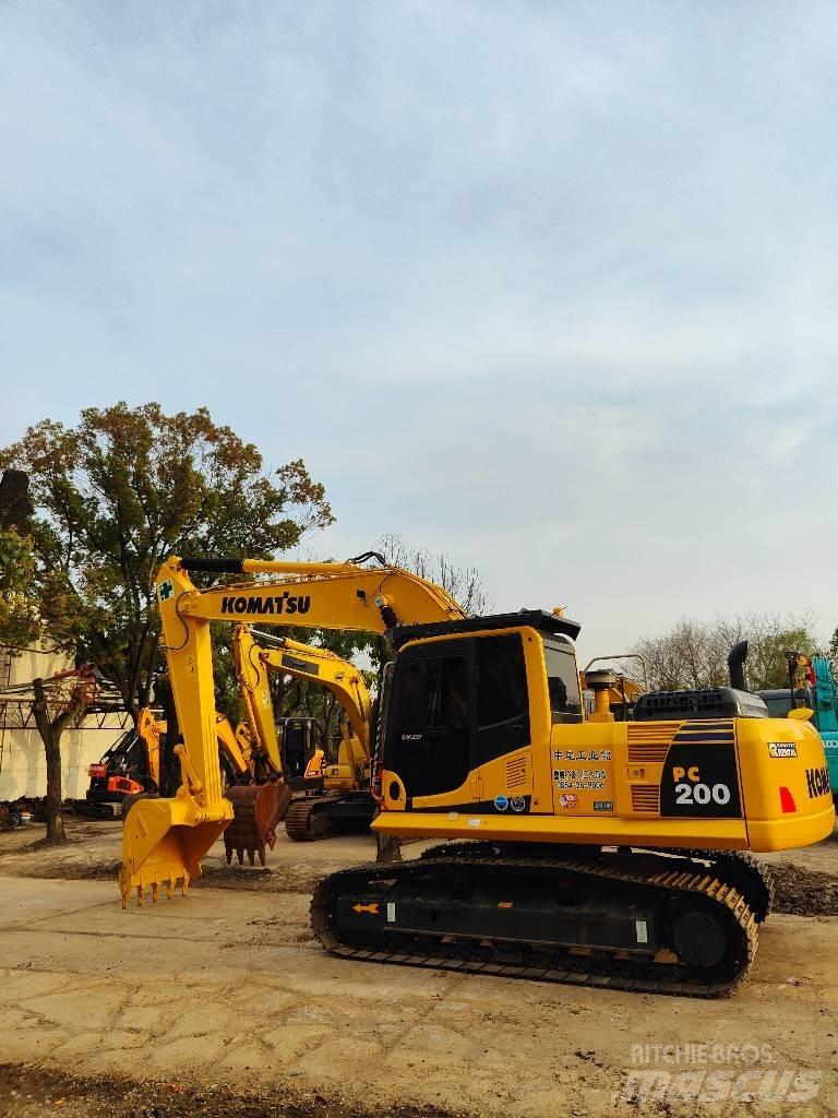 Komatsu PC200 Гусеничные экскаваторы