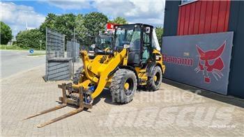 CAT 908 Фронтальные погрузчики