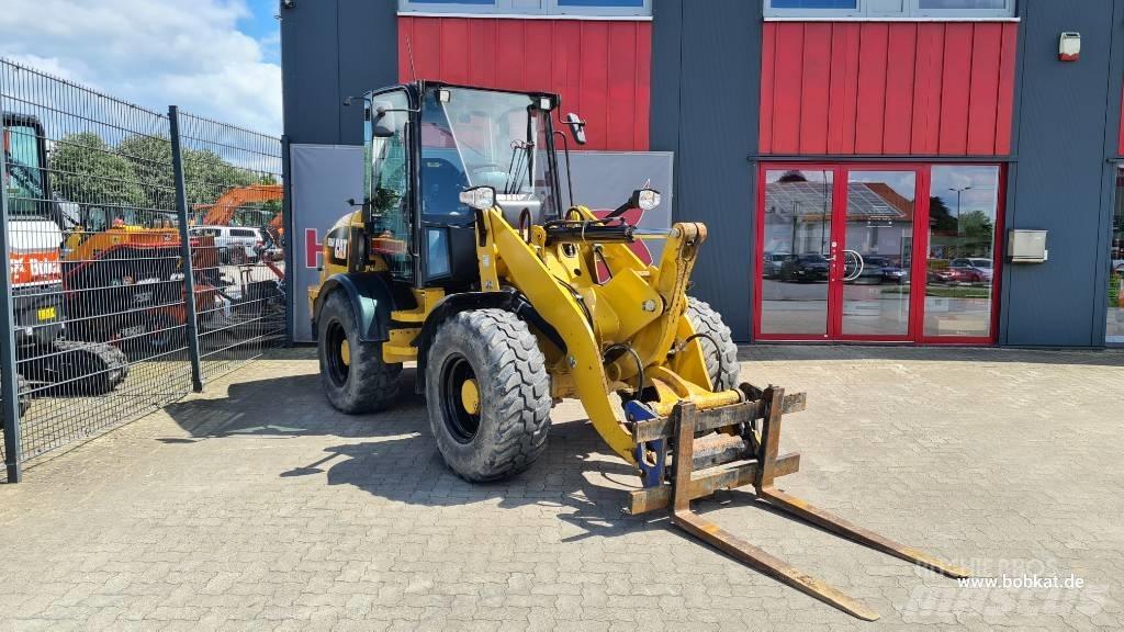 CAT 908 Фронтальные погрузчики