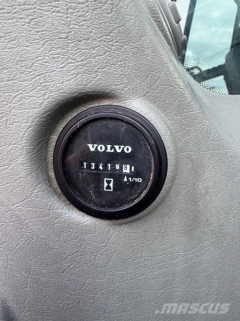 Volvo EC 250 EL Гусеничные экскаваторы