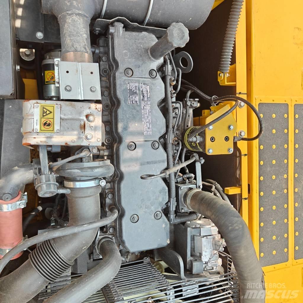 Komatsu 240-8 Гусеничные экскаваторы