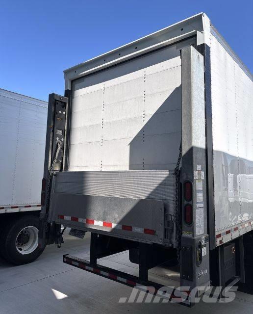 Freightliner M2 Грузовики-Фургоны