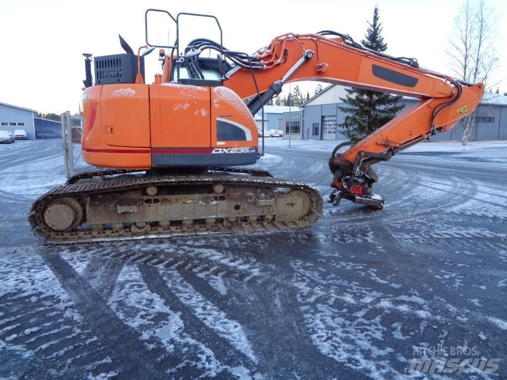 Doosan DX 235 Гусеничные экскаваторы