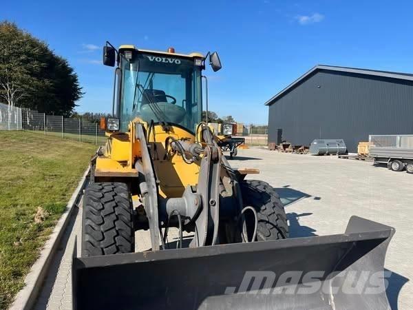 Volvo L 30 B Фронтальные погрузчики