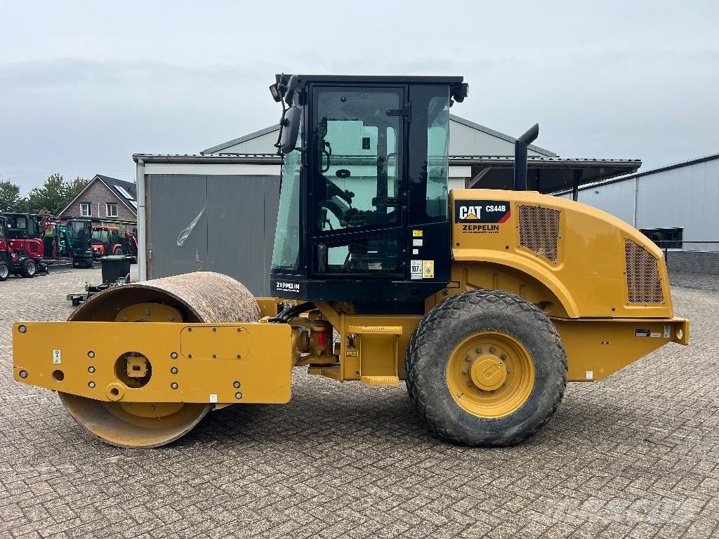 CAT CS44B - CS 44 B Грунтовые катки