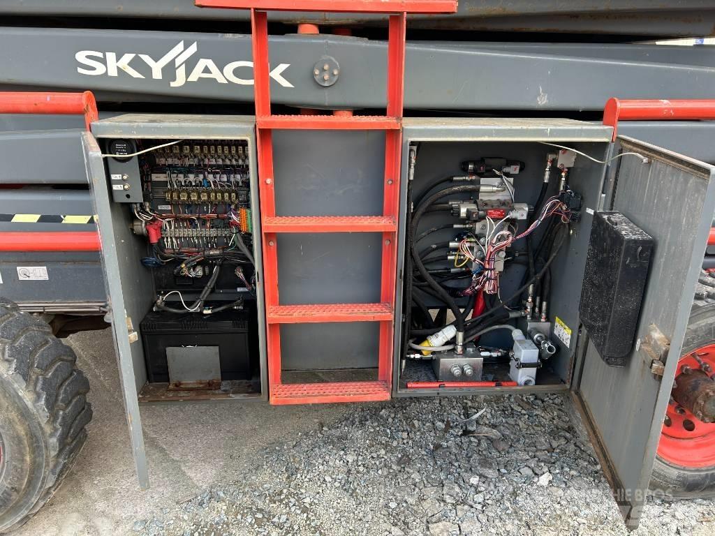 SkyJack SJ 8841 RT Ножничные подъемники
