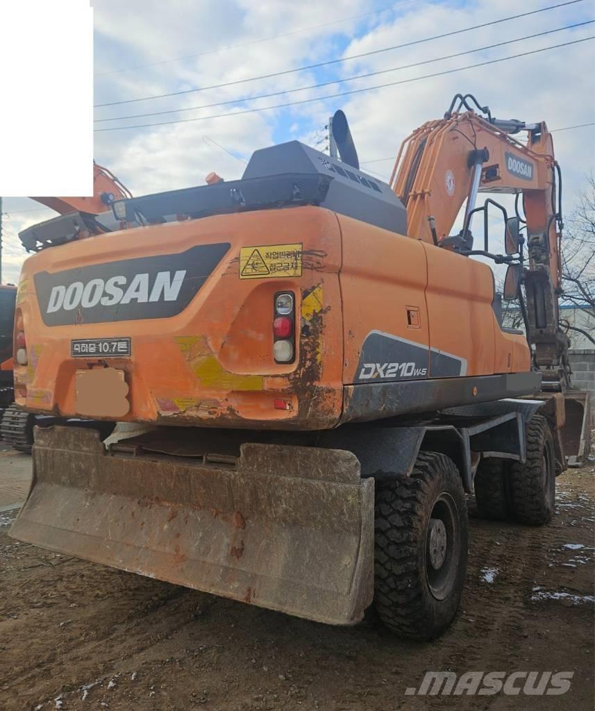 Doosan DX210WA Колёсные экскаваторы