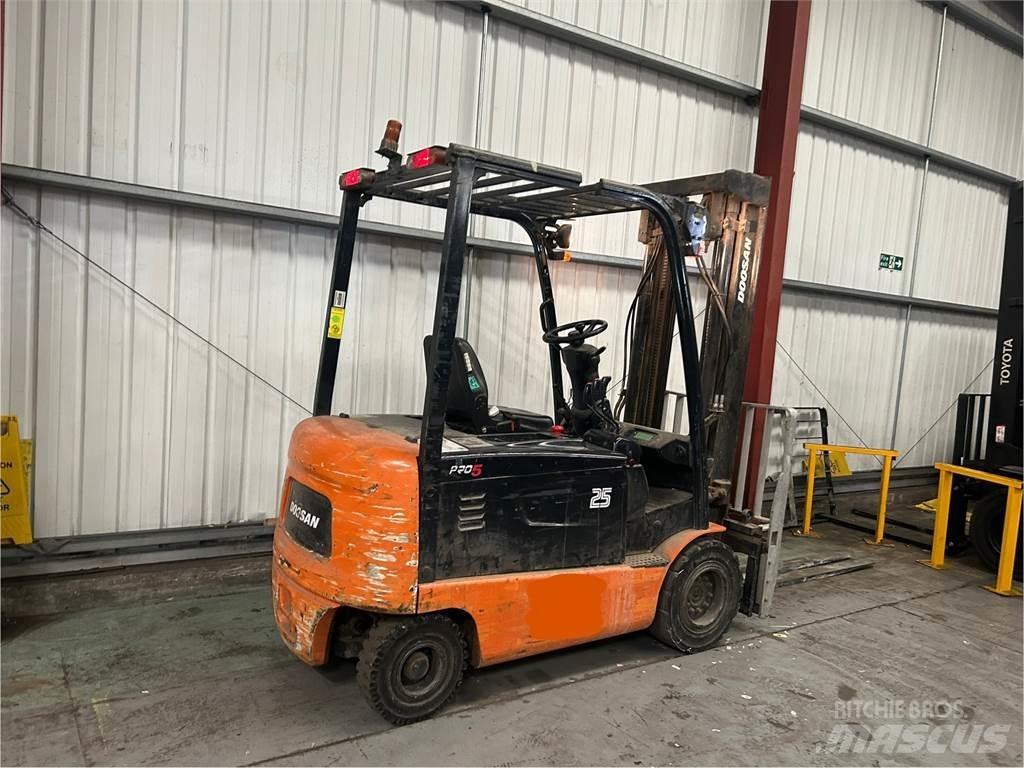 Doosan B25X-5 Электропогрузчики
