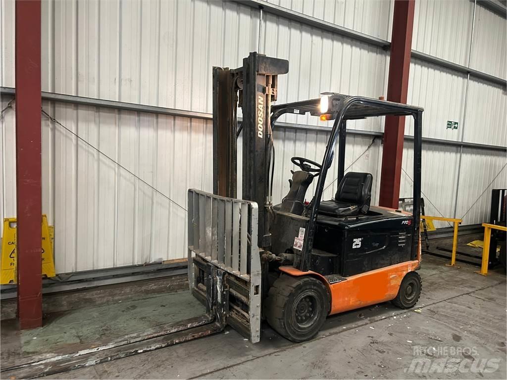 Doosan B25X-5 Электропогрузчики