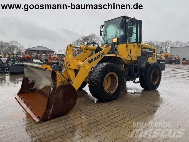 Komatsu WA 200 Фронтальные погрузчики