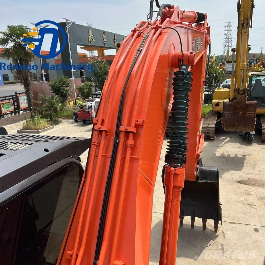 Hitachi ZX 200 Гусеничные экскаваторы