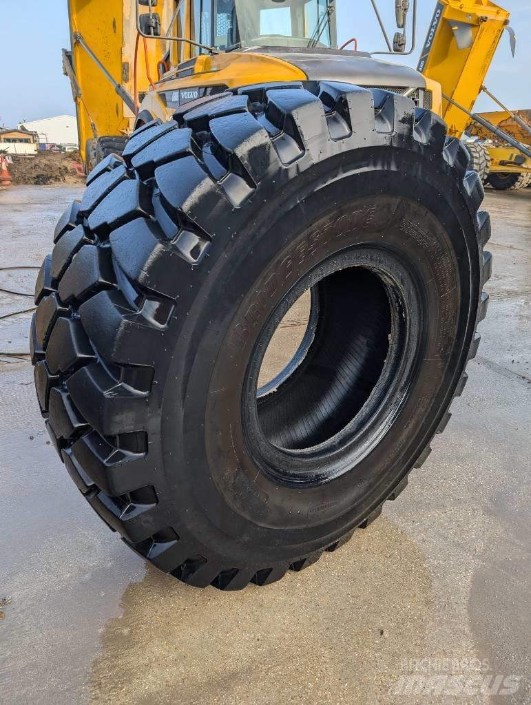Bridgestone VLTS Шины и колёса