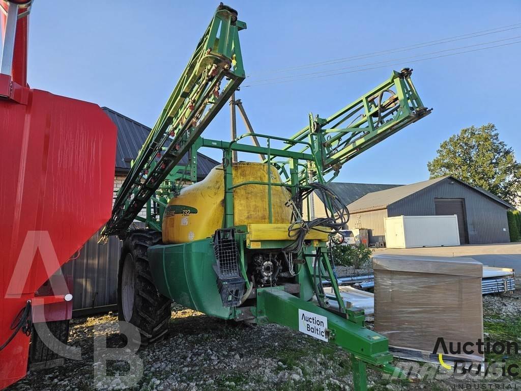 John Deere 732 Прицепные опрыскиватели