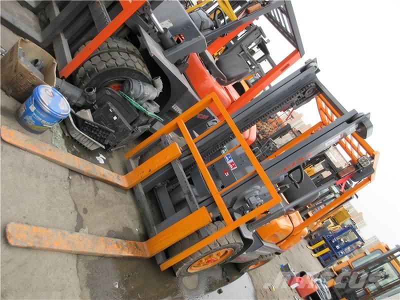 TCM FD 30 Дизельные погрузчики