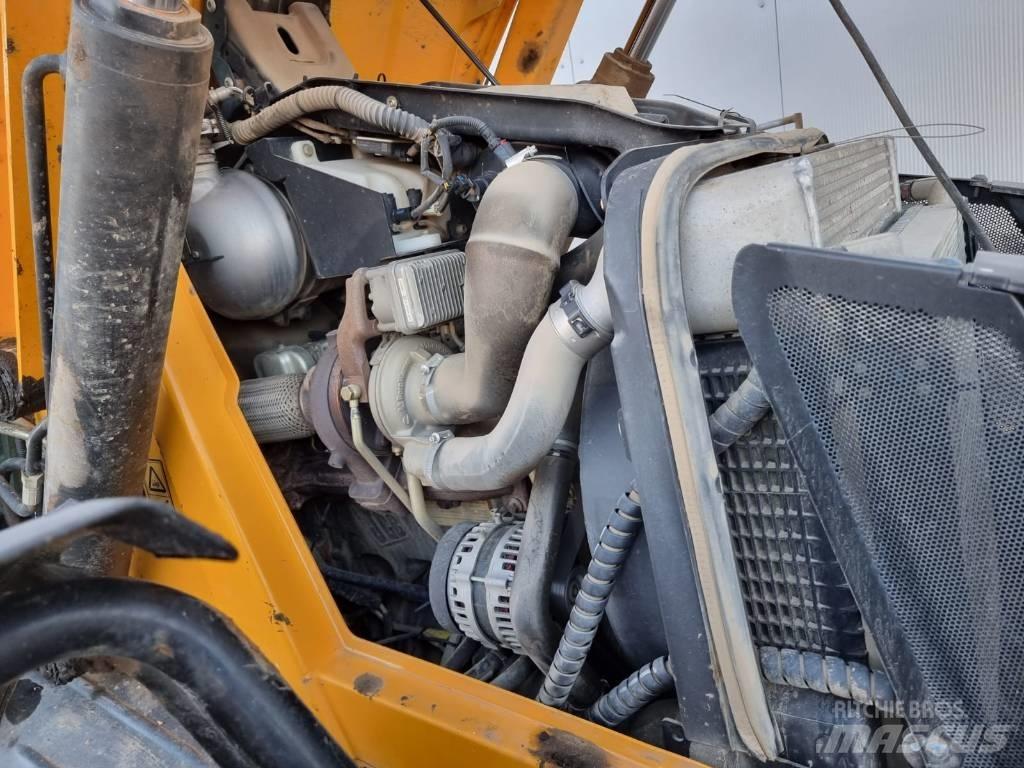 JCB 4 CX Экскаваторы-погрузчики