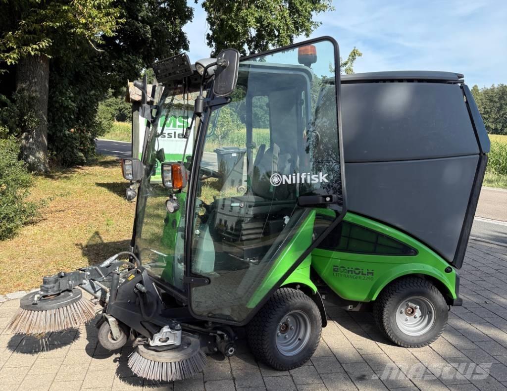 Nilfisk 2250 Коммунальные мини-погрузчики