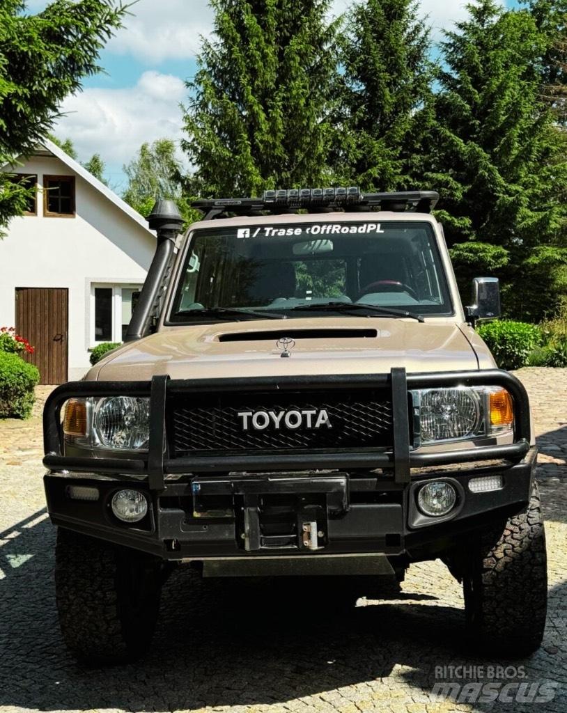 Toyota Landcruiser Внедорожники