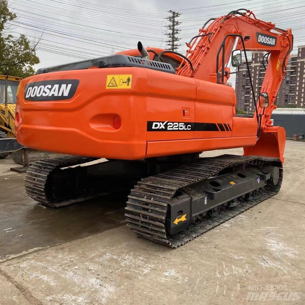 Doosan DX 225 LC Гусеничные экскаваторы