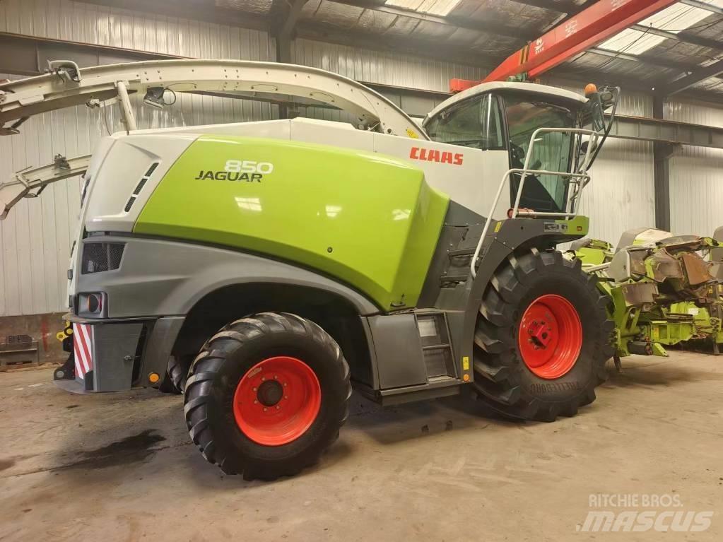 CLAAS Jaguar 850 Самоходные кормоуборочные комбайны