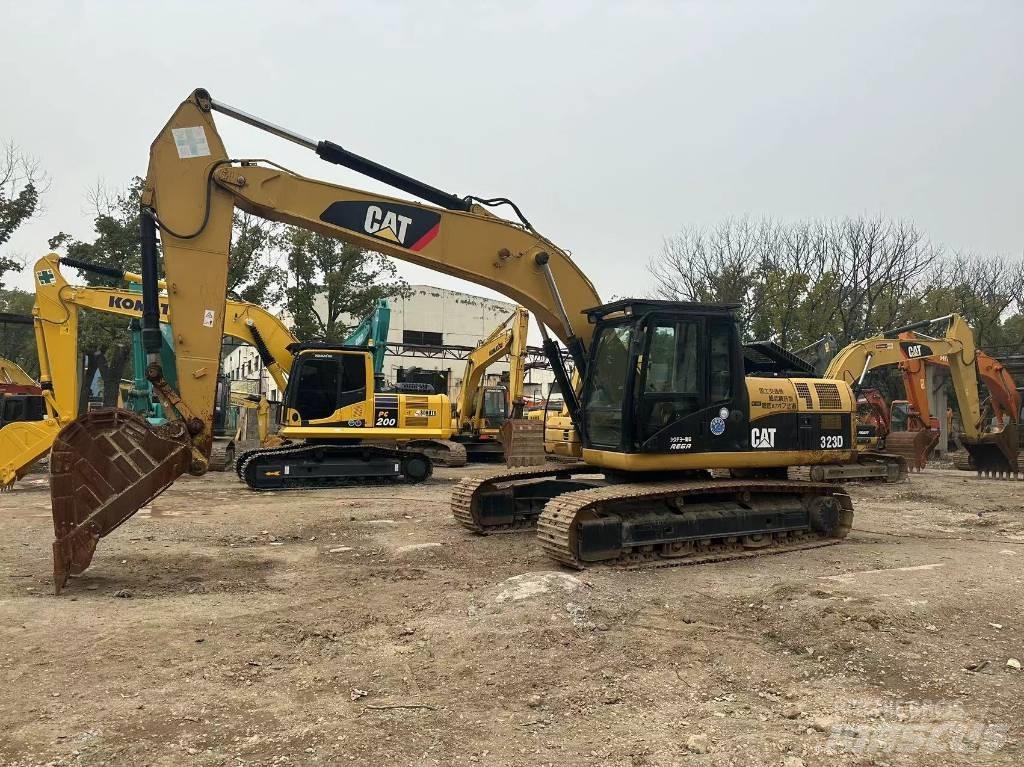 CAT 323D Гусеничные экскаваторы