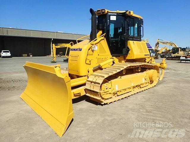 Komatsu D61EX-24 Гусеничные бульдозеры