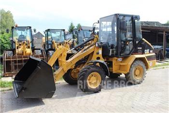 CAT 902 Фронтальные погрузчики