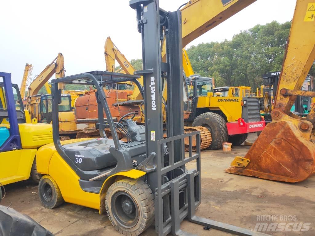 Komatsu FD 30 T-17 Дизельные погрузчики