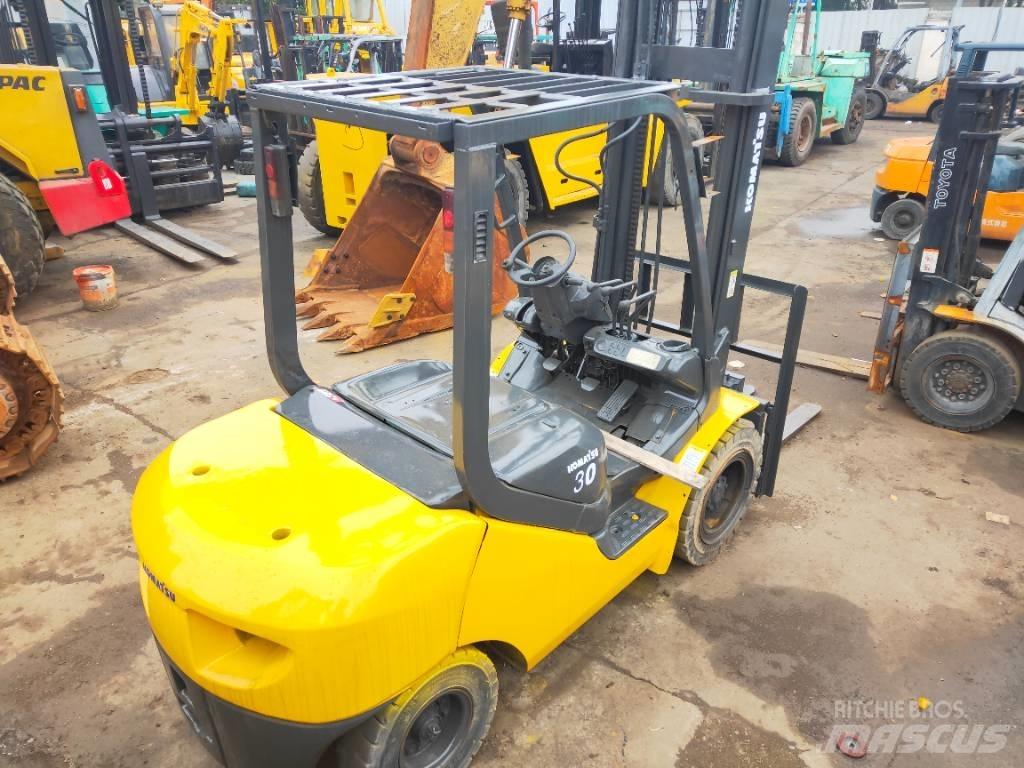 Komatsu FD 30 T-17 Дизельные погрузчики
