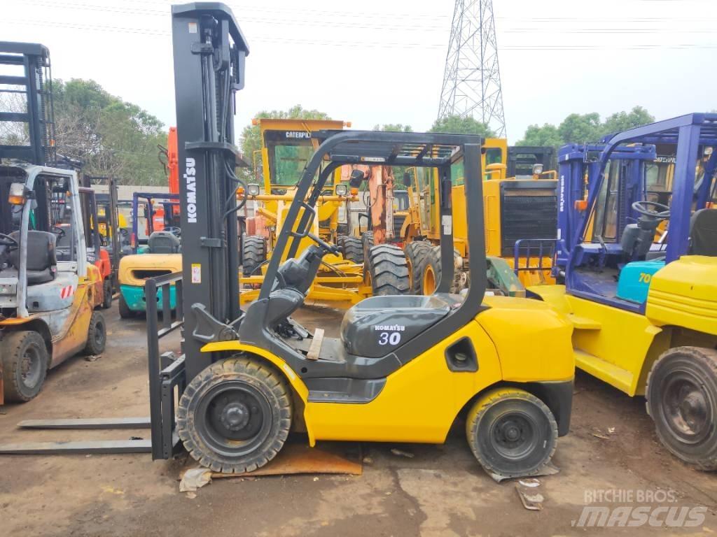 Komatsu FD 30 T-17 Дизельные погрузчики