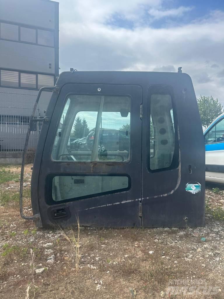 Hyundai 320 LC7A Гусеничные экскаваторы