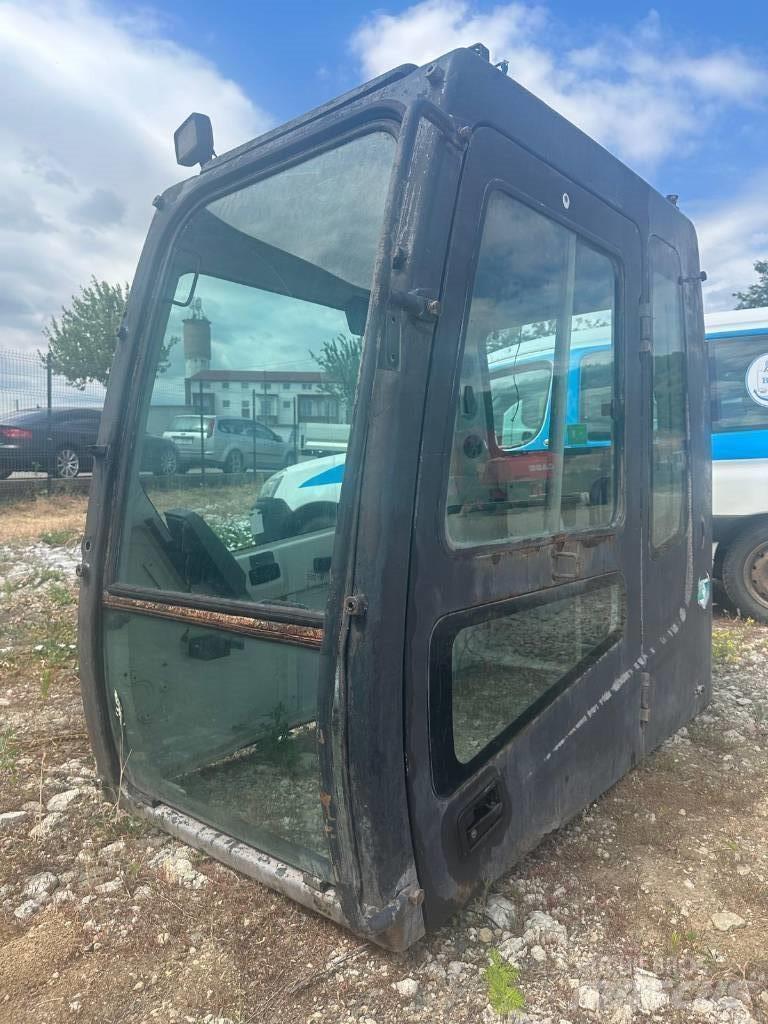 Hyundai 320 LC7A Гусеничные экскаваторы