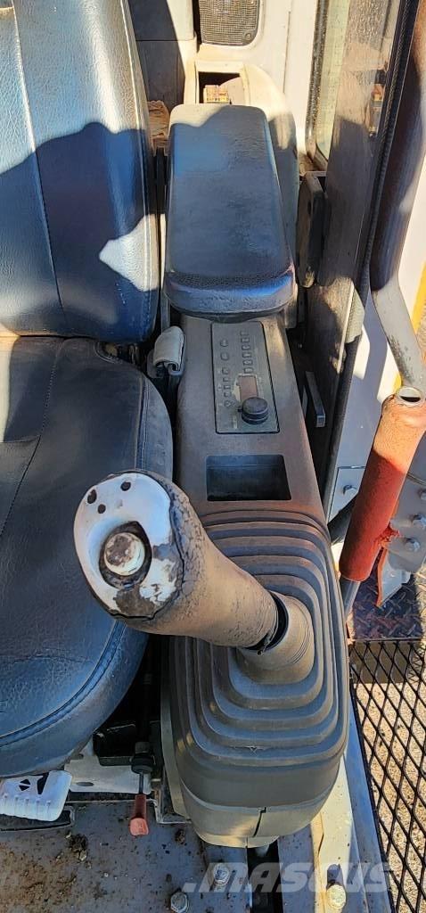 Hitachi ZX 225 USR Гусеничные экскаваторы