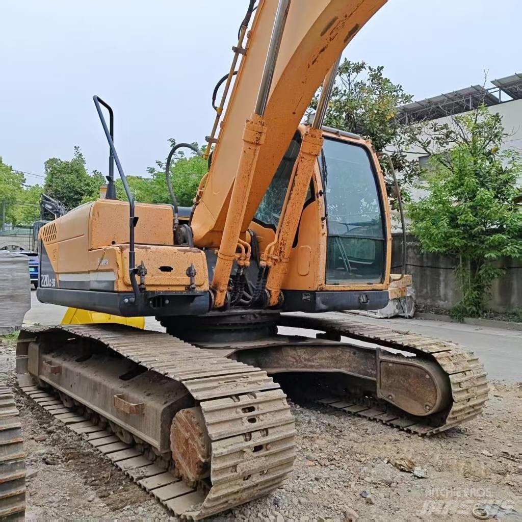 Hyundai Robex 220-9 Гусеничные экскаваторы