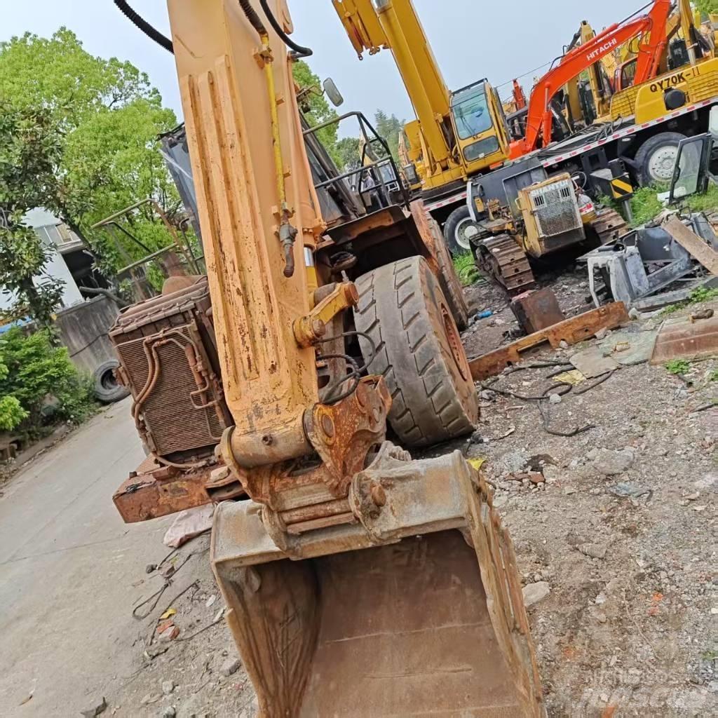 Hyundai Robex 220-9 Гусеничные экскаваторы