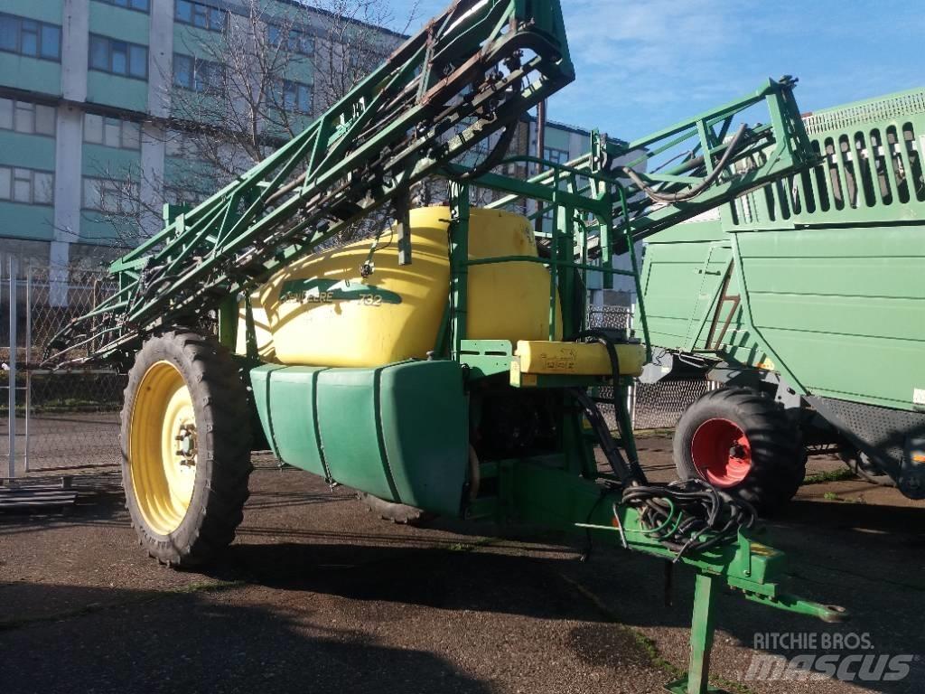 John Deere 732 Прицепные опрыскиватели