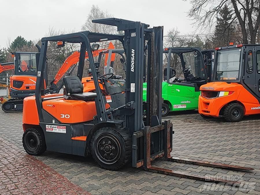 Doosan D30G Дизельные погрузчики