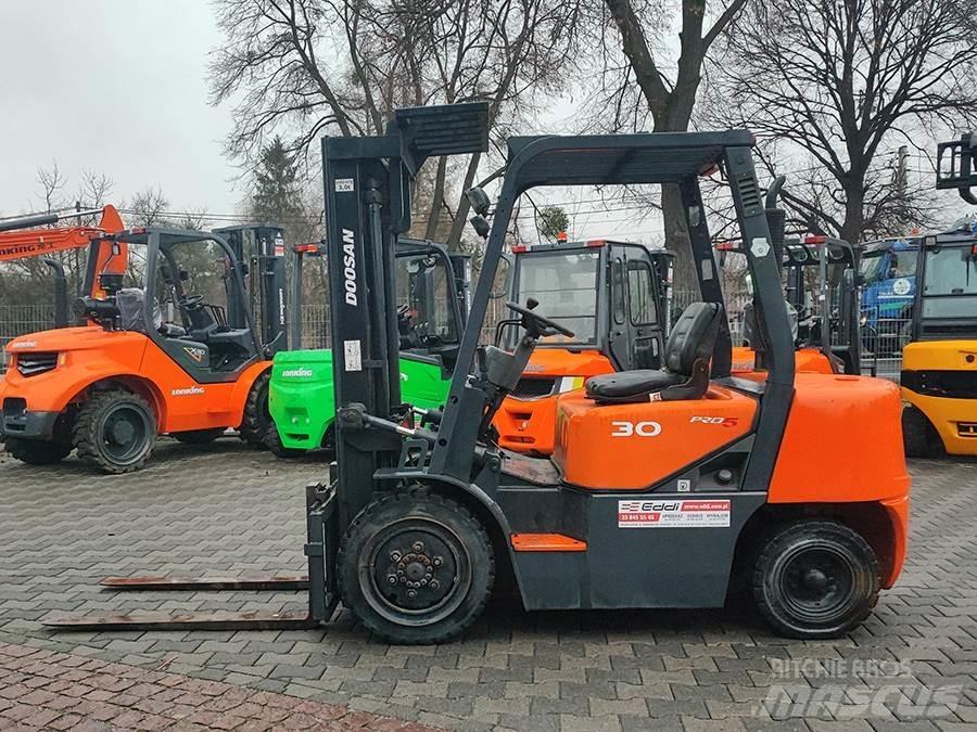 Doosan D30G Дизельные погрузчики