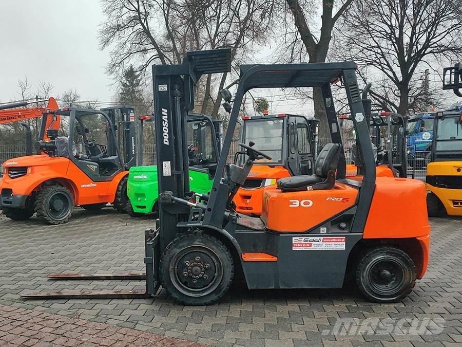 Doosan D30G Дизельные погрузчики