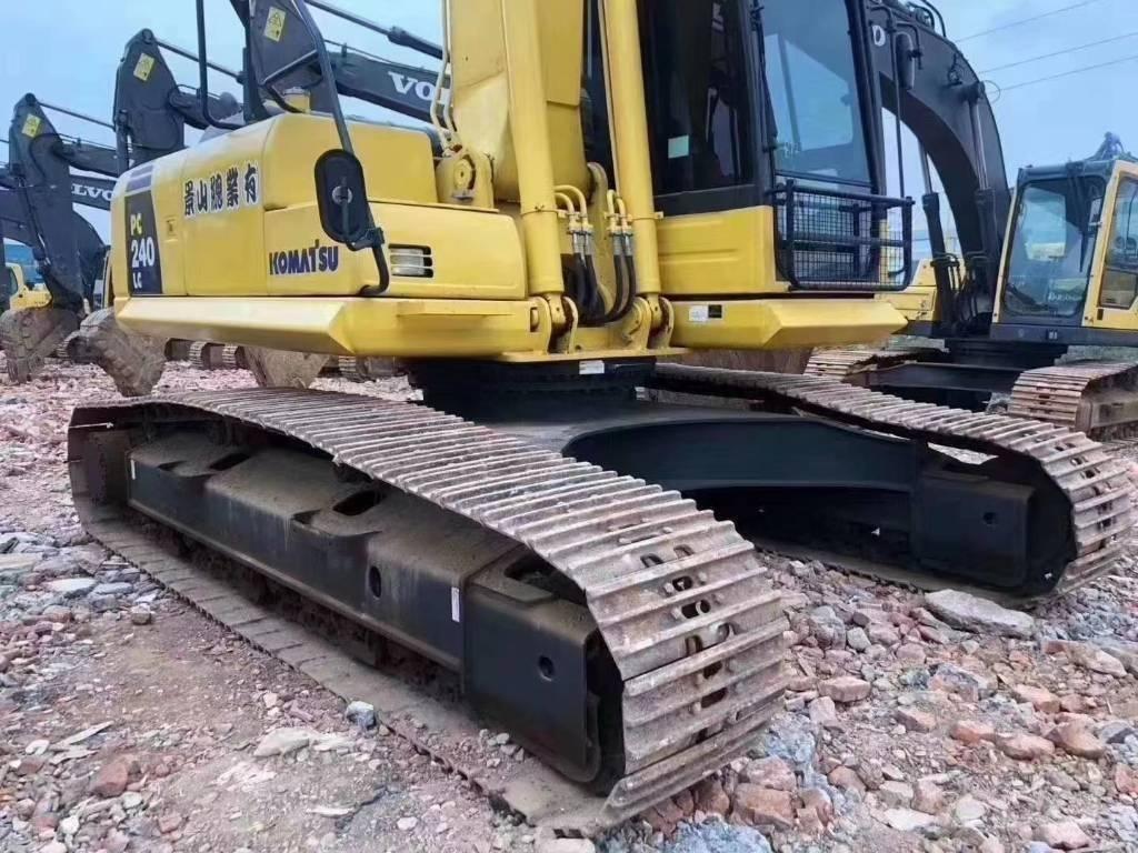 Komatsu PC 240 Гусеничные экскаваторы
