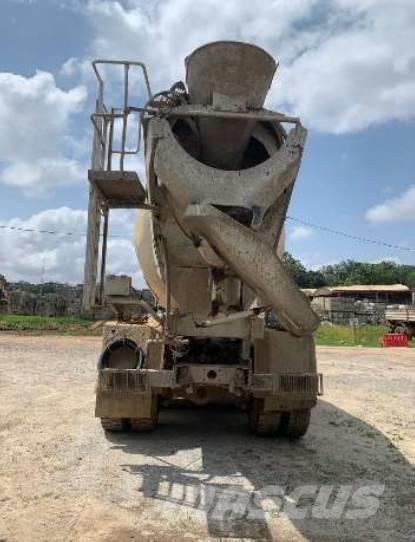 Iveco Trakker 440 Автобетоносмесители