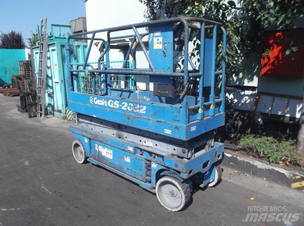 Genie GS 2032    V-2790 Вертикальные мачтовые подъемники