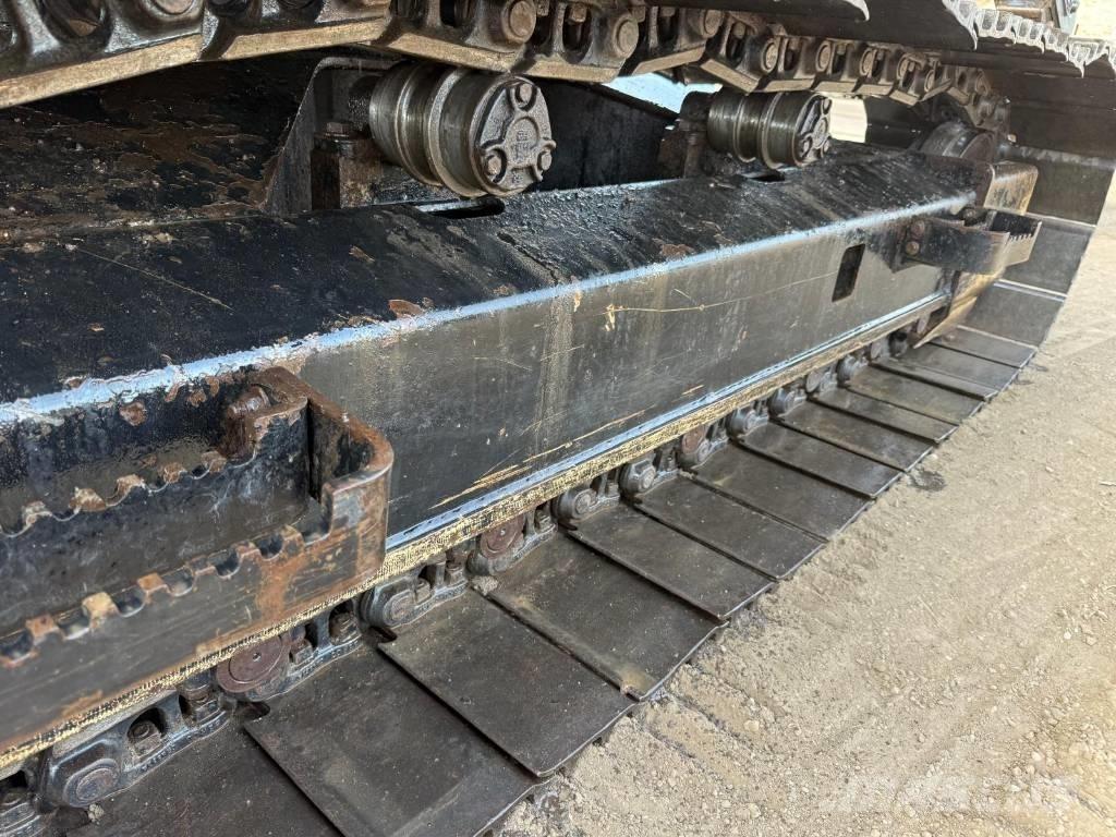 JCB JS 131 Гусеничные экскаваторы