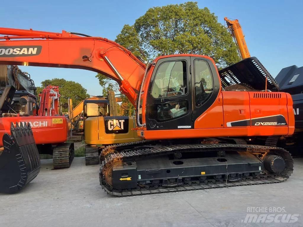 Doosan DX225LC-9C Гусеничные экскаваторы